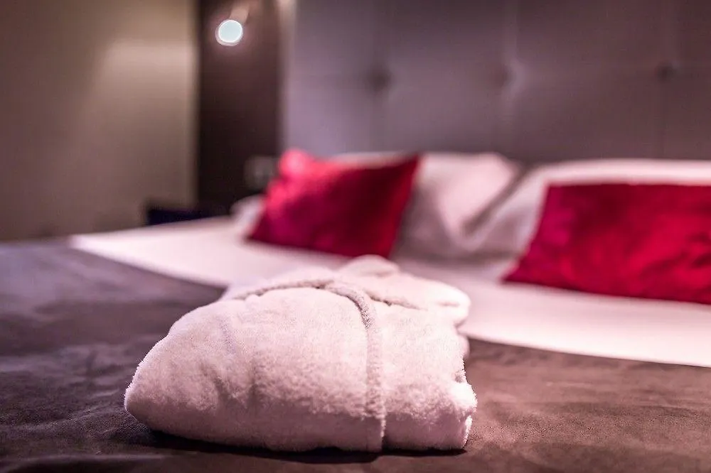 Opera Marigny 4*