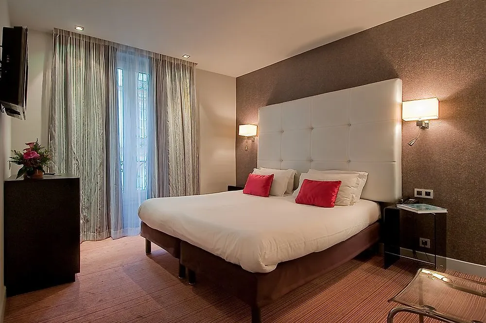 Opera Marigny מלון 4*